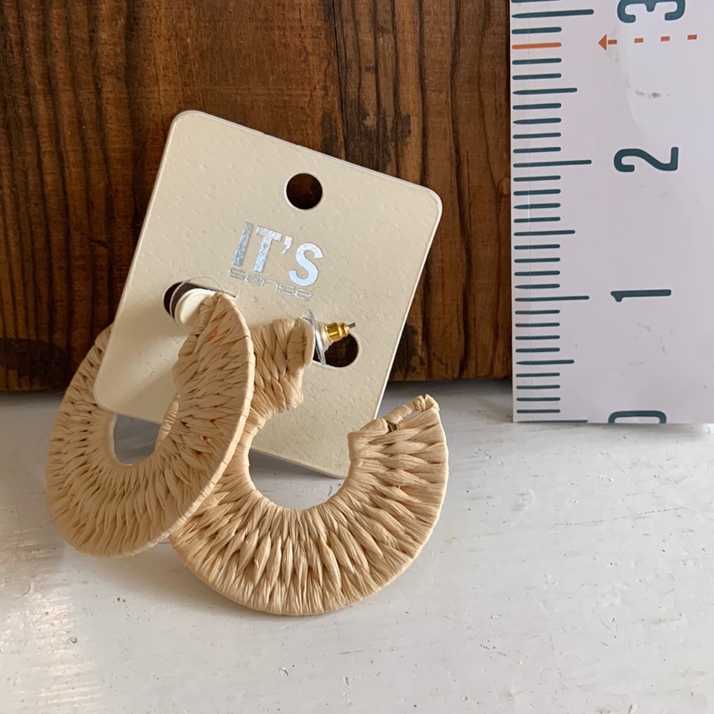 One pair beige woven raffia hoop stud earrings. NWT
